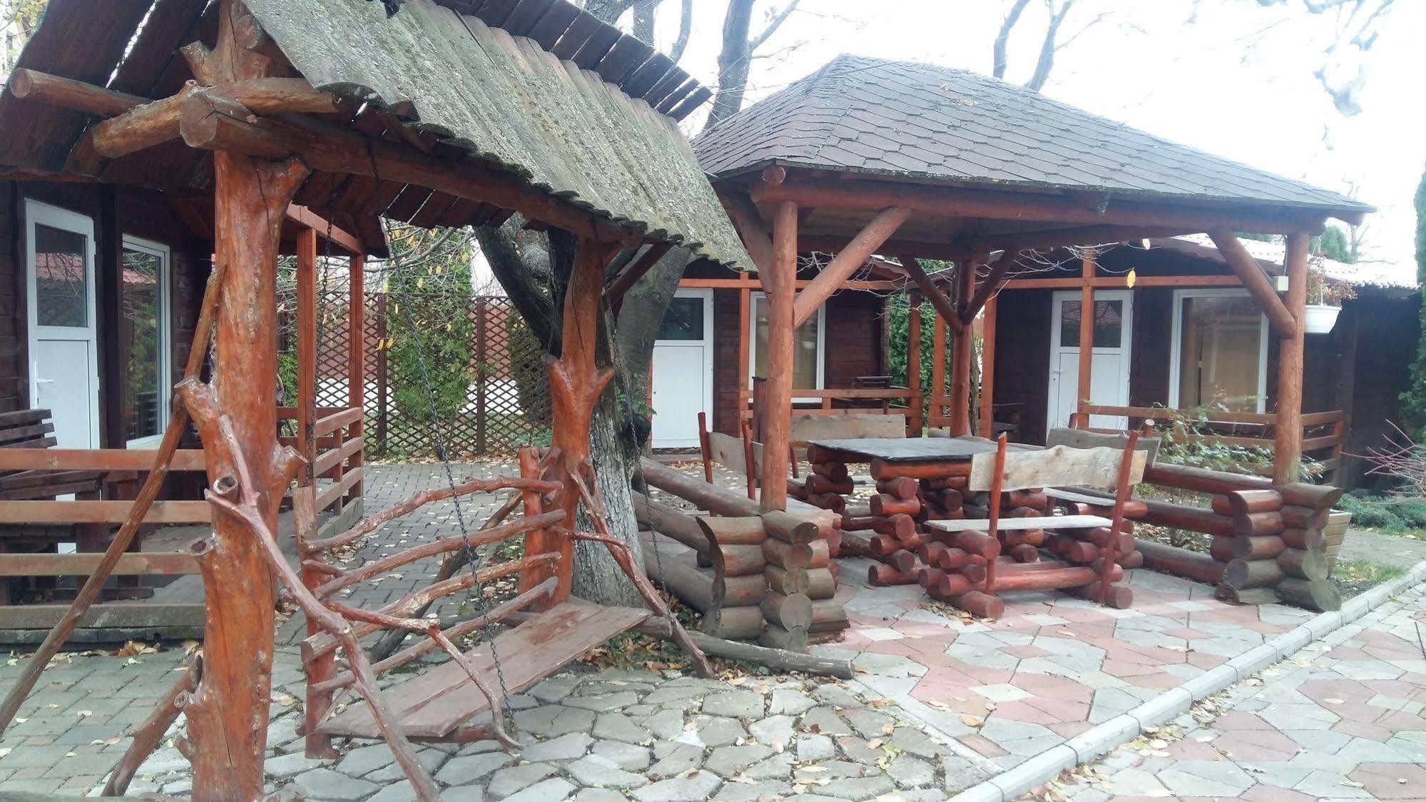 Hotel Intim Radauti Ngoại thất bức ảnh